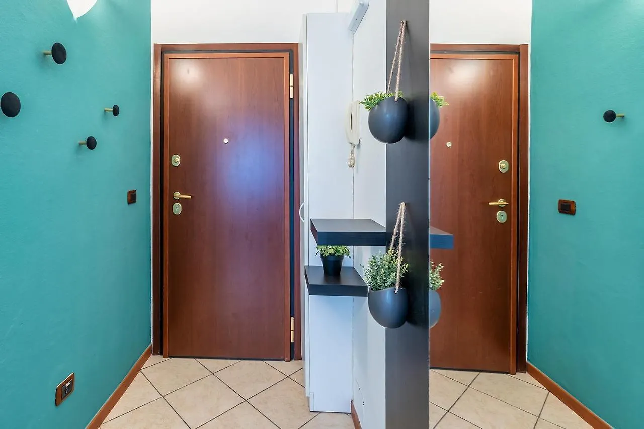 Elegant Citylife Apartment- Metro Access - Double Rooms Milano 0*,  Italia