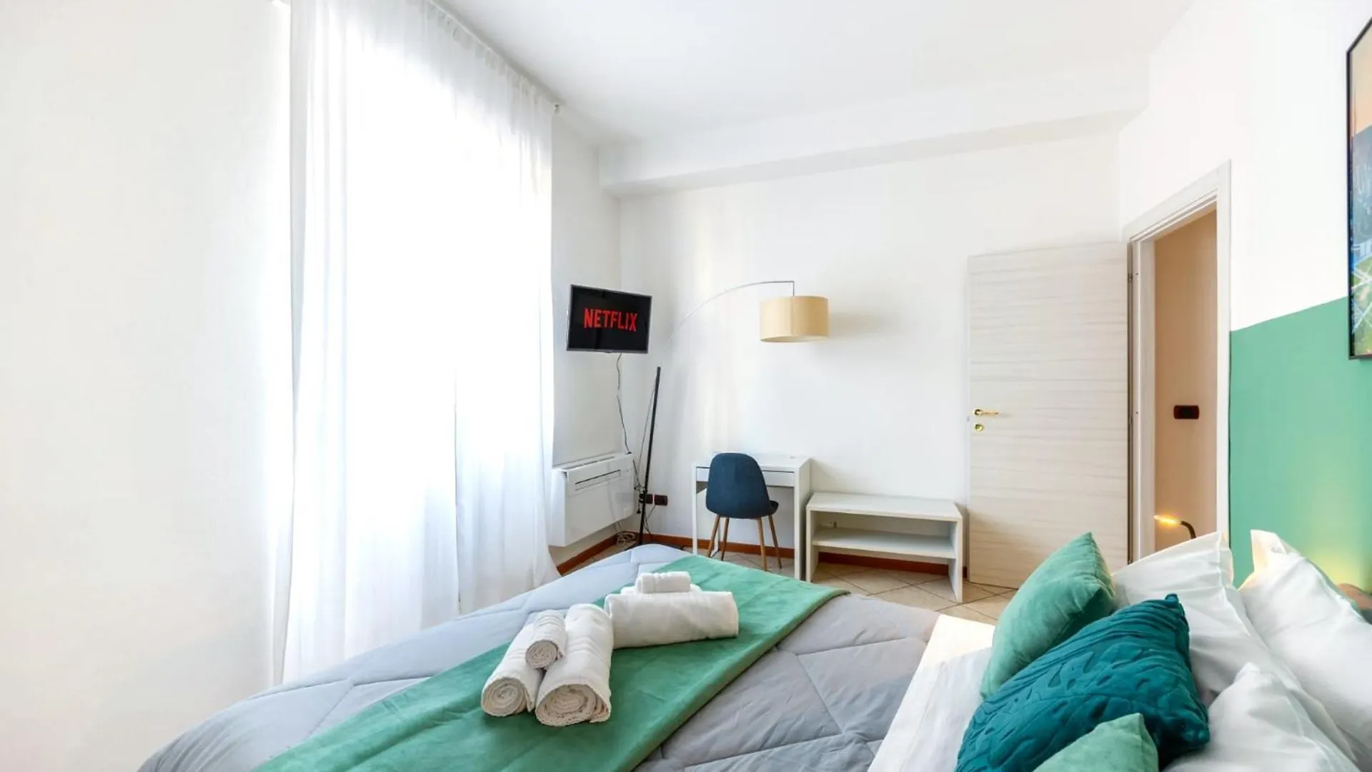 Elegant Citylife Apartment- Metro Access - Double Rooms Milan 0*,  Italy